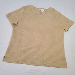 Sag Harbor women's size M top Beige color SS scoop neck textured material EUC